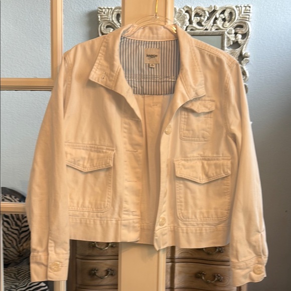 Kensie Jackets & Blazers - Like New Kensie Short White Jean Jacket Size M